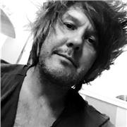 Would you like to be a Graphic Designer, working for yourself or for a design agency? Then I can help.